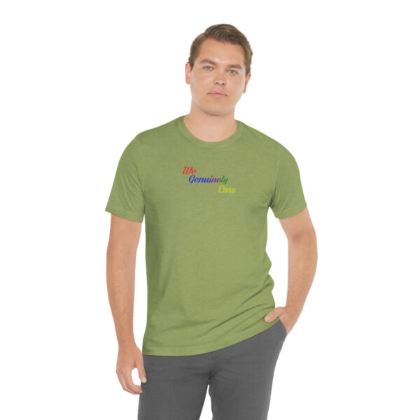 A man wearing a green t-shirt with the word " rainbow ".