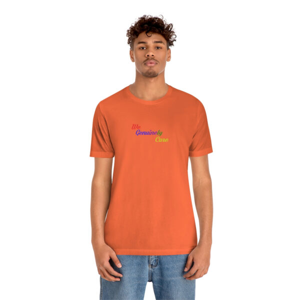 A man wearing an orange t-shirt with the word " rainbow ".