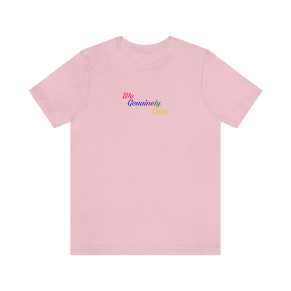 A pink t-shirt with the word " dreamers ".