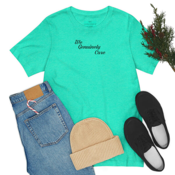 A green shirt and jeans with shoes, hat and tree.