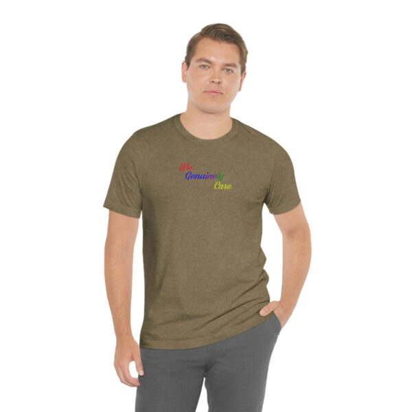 A man wearing a brown t-shirt with the word " rainbow ".