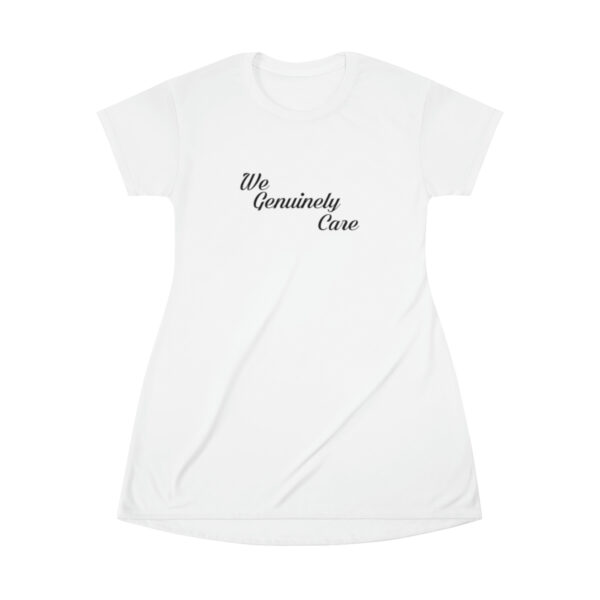 A white t-shirt with the words " my grandma 's crew ".