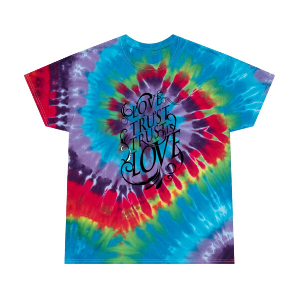 A tie dye t shirt with the words " live in love ".